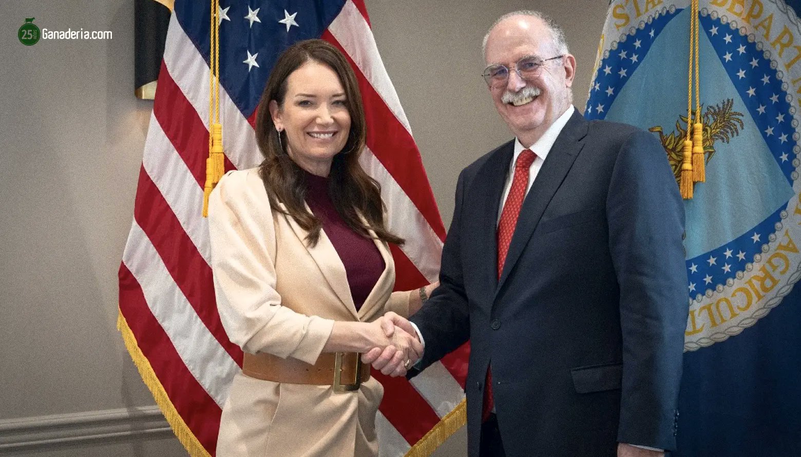 Conafab's tweet card. Los gobiernos de México y Estados Unidos firmaron un Plan binacional para frenar el brote de gusano barrenador y reabrir las exportaciones de ganado. El acuerdo incluye la regionalización territorial...