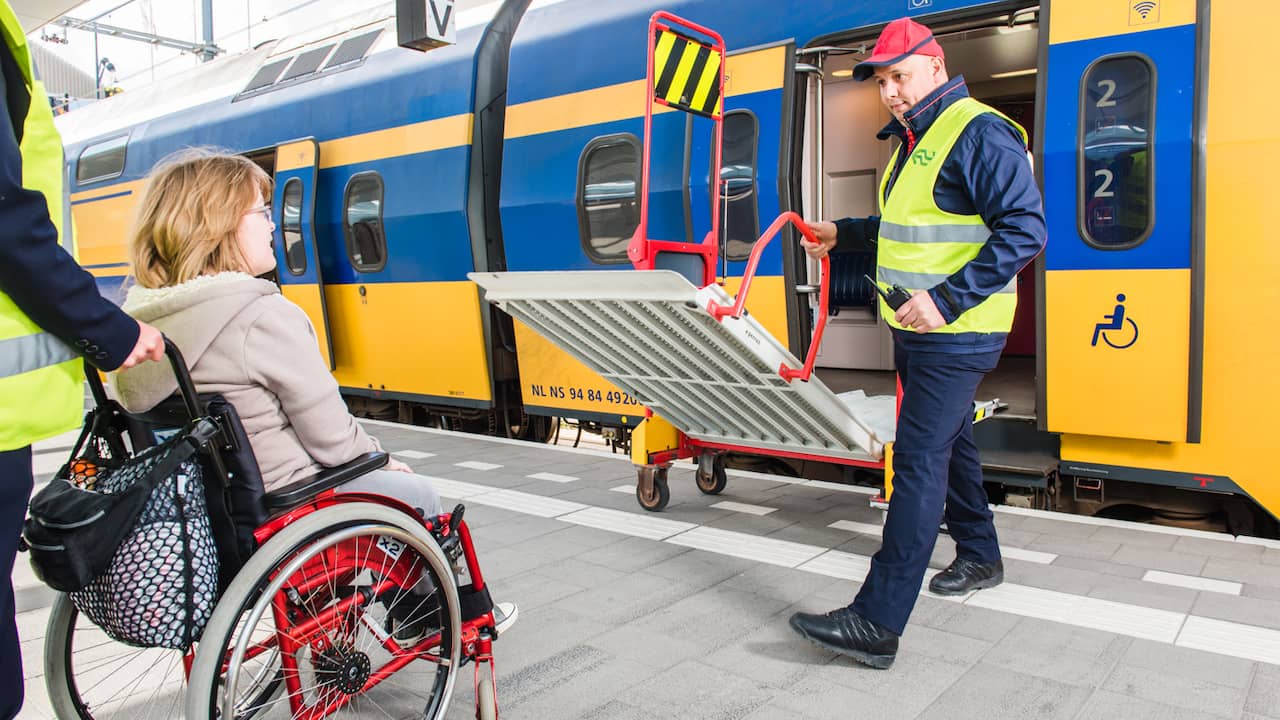 joost_rongen's tweet card. Door het personeelstekort en de overvolle en te korte treinen is het voor mensen met een beperking haast onmogelijk om nog met de trein te reizen. Belangenorganisatie Ieder(in) luidt in gesprek met...