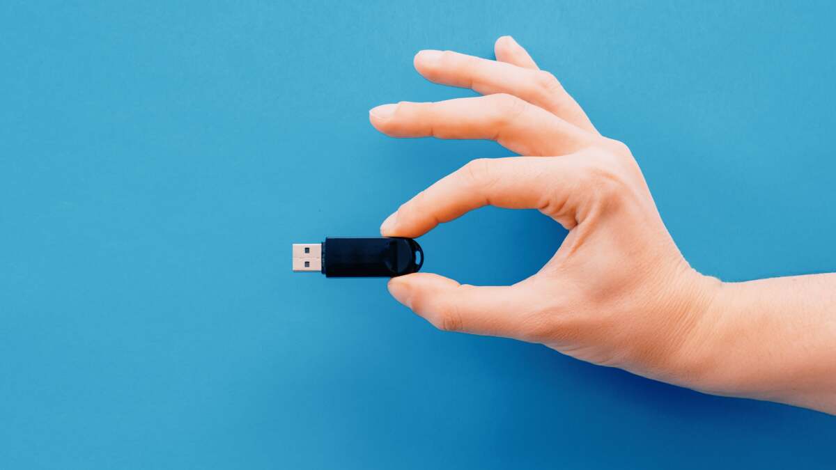 TECPARTNER1's tweet card. Welcome back to another week of Lifehacker’s tech-advice column, Tech 911 . And thanks to everyone who sent in their questions from last week’s prom