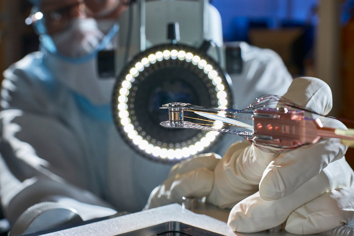 lasers_llnl's tweet card. The U.S. leads the world in fusion energy research. It can’t squander that lead like it did with microchips