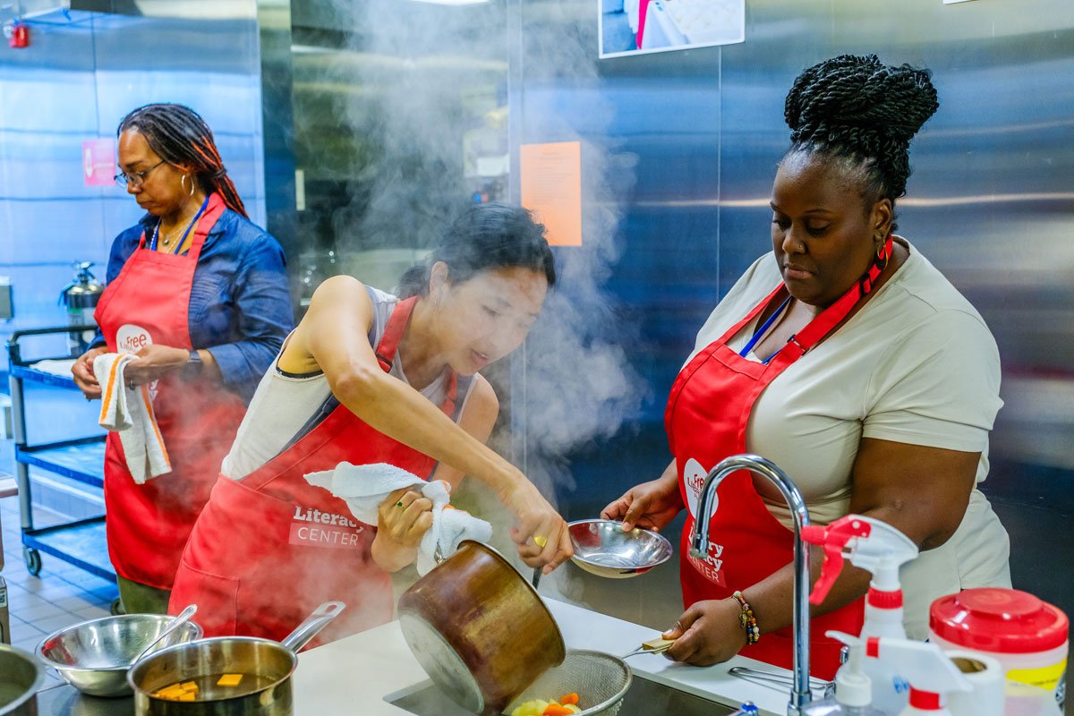 LetsMoveLibrary's tweet card. Libraries nationwide are offering community classes on nutrition, food security, and how to get a good meal on the table.