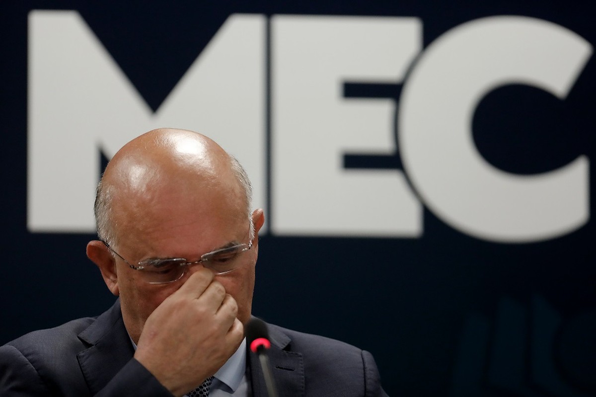 BelaMegale's tweet card. MPF apontou que diálogo indica vazamento de informação e tentativa do presidente interferir no inquérito contra aliado