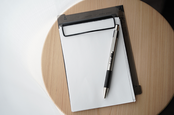 digiup_scansnap's tweet card. 「毎日、文房具。」編集長の髙橋拓也氏が、スキャン後のA4用紙がメモ帳に変身する文具「ヨンブンカッツ」をご紹介。紙を無駄にしない、エコなこの道具をぜひ知ってください。