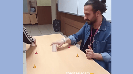 mikrointeraktif's tweet card. İki kişi oynanan bu etkinliğimizde söylenen renkleri bulmaya çalışıyoruz. Tabii renkler haricinde ortadaki nesne de söylenebilir. En hızlı şekilde şaşırmadan ortadaki nesneye ilk ulaşmak için...