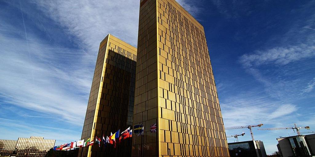 maxschrems's tweet card. Today, the attorney general published his opinion in the case C-446/21. Here is noyb's first reaction.