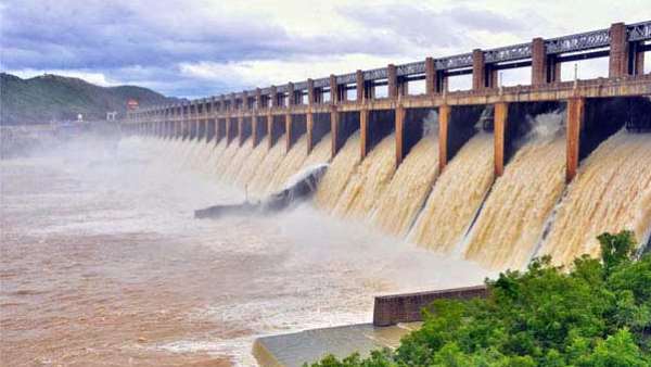 thatsTamil's tweet card. The water level of the Mettur Dam reached 120 feet at its full capacity at midnight. Thus the excess water coming into the dam is opened as it is. The entire 22,000 cubic feet of water coming into...