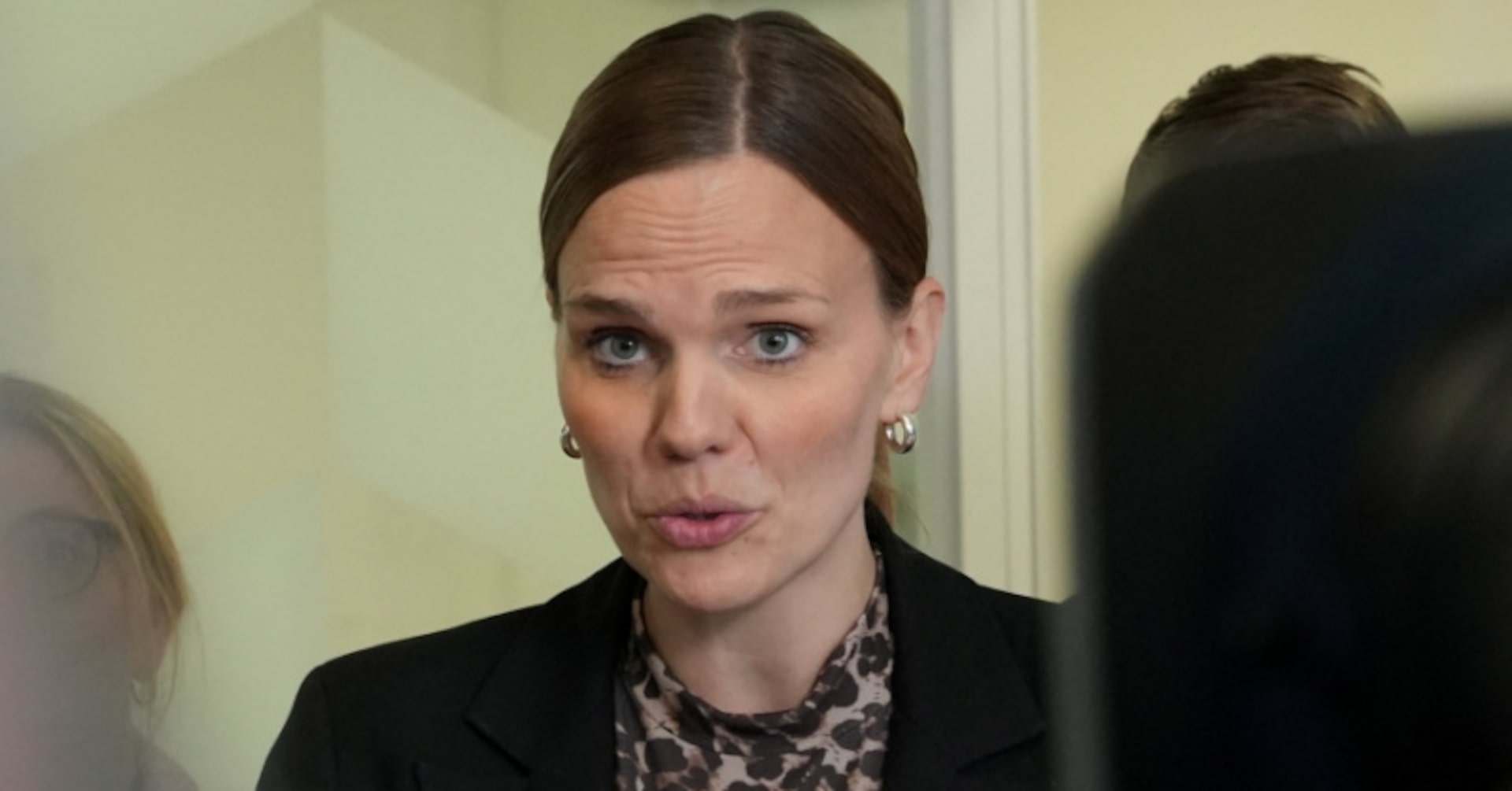 dbk2021's tweet card. デンマーク政府は７日、１５歳未満の子どもによるソーシャルメディアの利用を禁止する方針を発表した。ただし保護者には１３歳以上の子どもに対し、特定のプラットフォームの使用を許可する特例を認める。