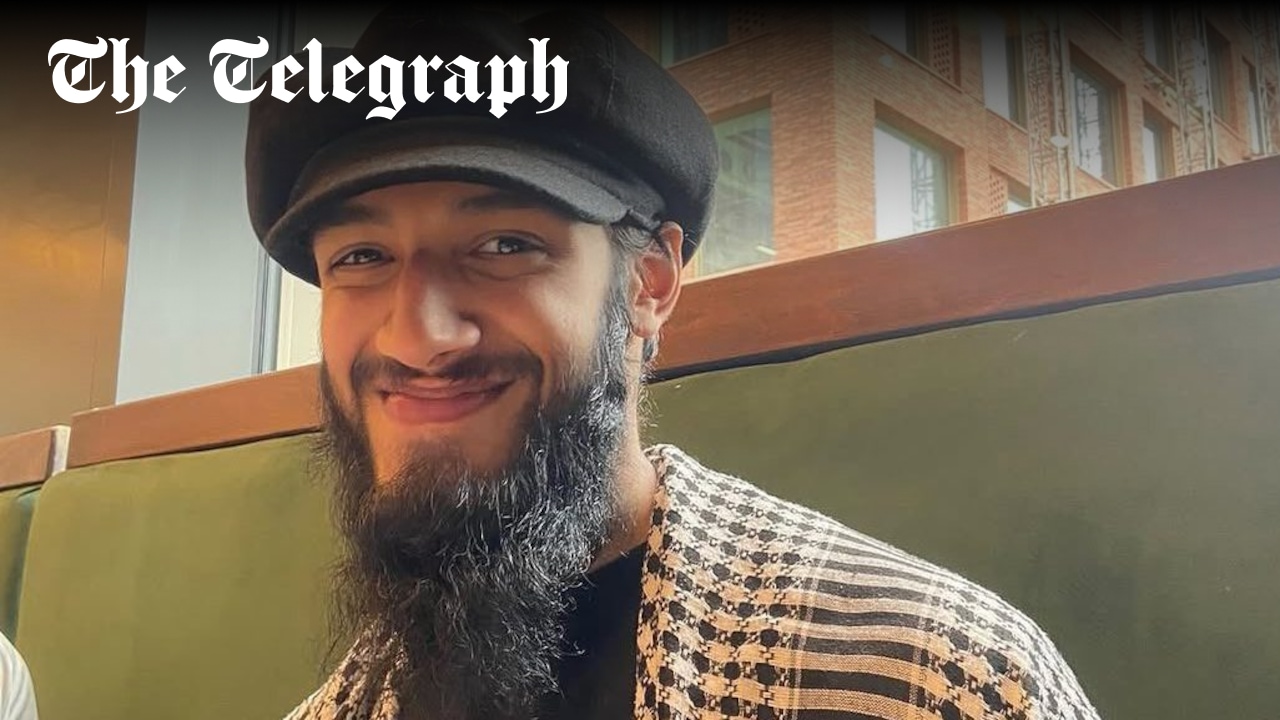 scullyp's tweet card. Mohammed Umer Khalid speaks from inside Wormwood Scrubs to protesters in ‘yet another security farce’