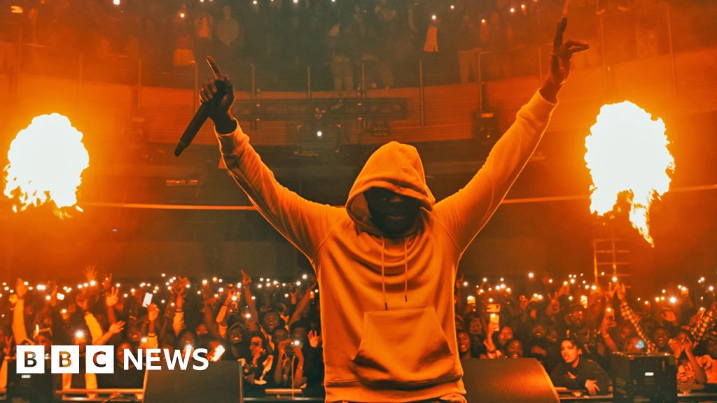 BBCWorld's tweet card. The sold-out show had the cream of Ghana's talent in the British capital, to the delight of fans.