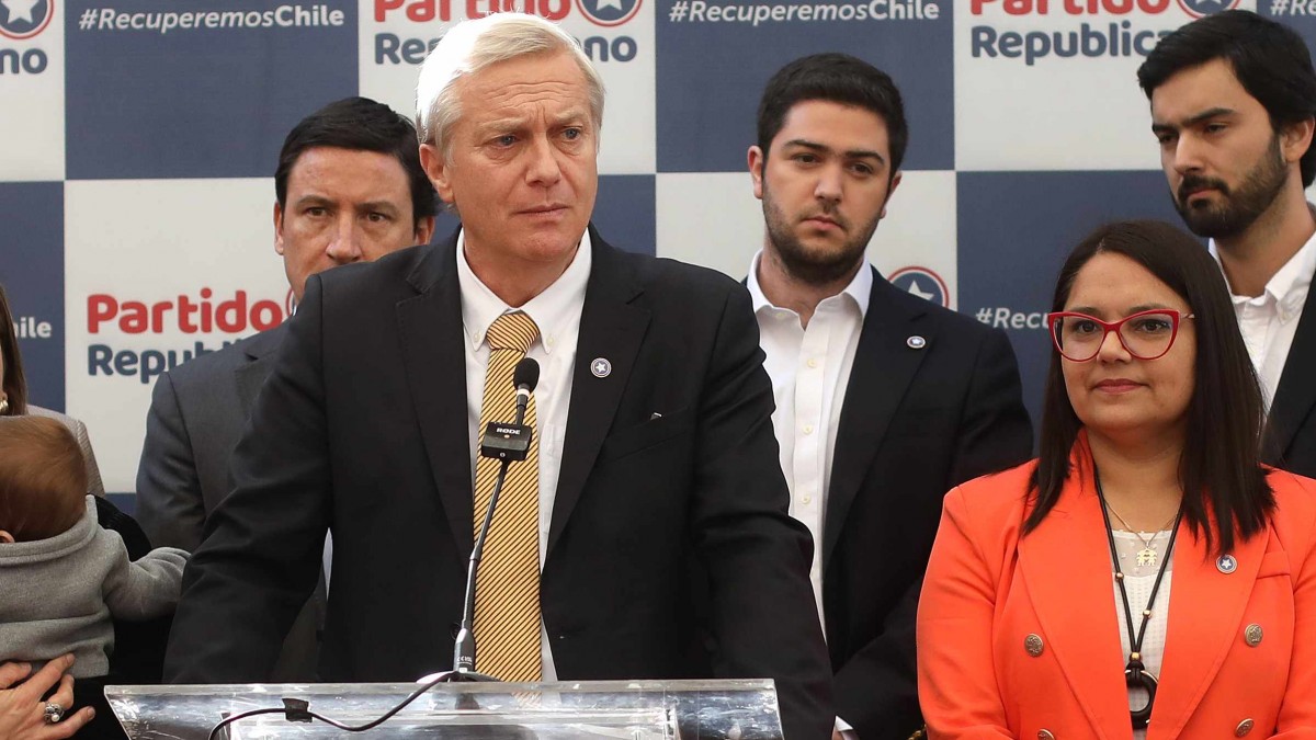 meganoticiascl's tweet card. Conoce el plan presentado por Jose Antonio Kast con el que busca enfrentar la baja natalidad, con incentivos económicos que contemplan bonos de $1 millón para la madre y el hijo recién nacido.