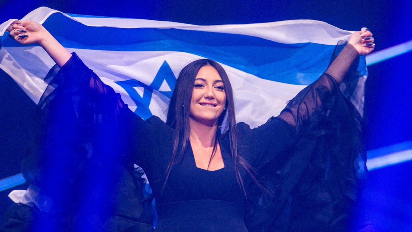 sternde's tweet card. Spaniens Ministerpräsident fordert die Überprüfung des Publikumsvotings beim ESC – und den Ausschluss Israels. Damit erreicht der Antisemitismus rund um die Show einen neuen Tiefpunkt.