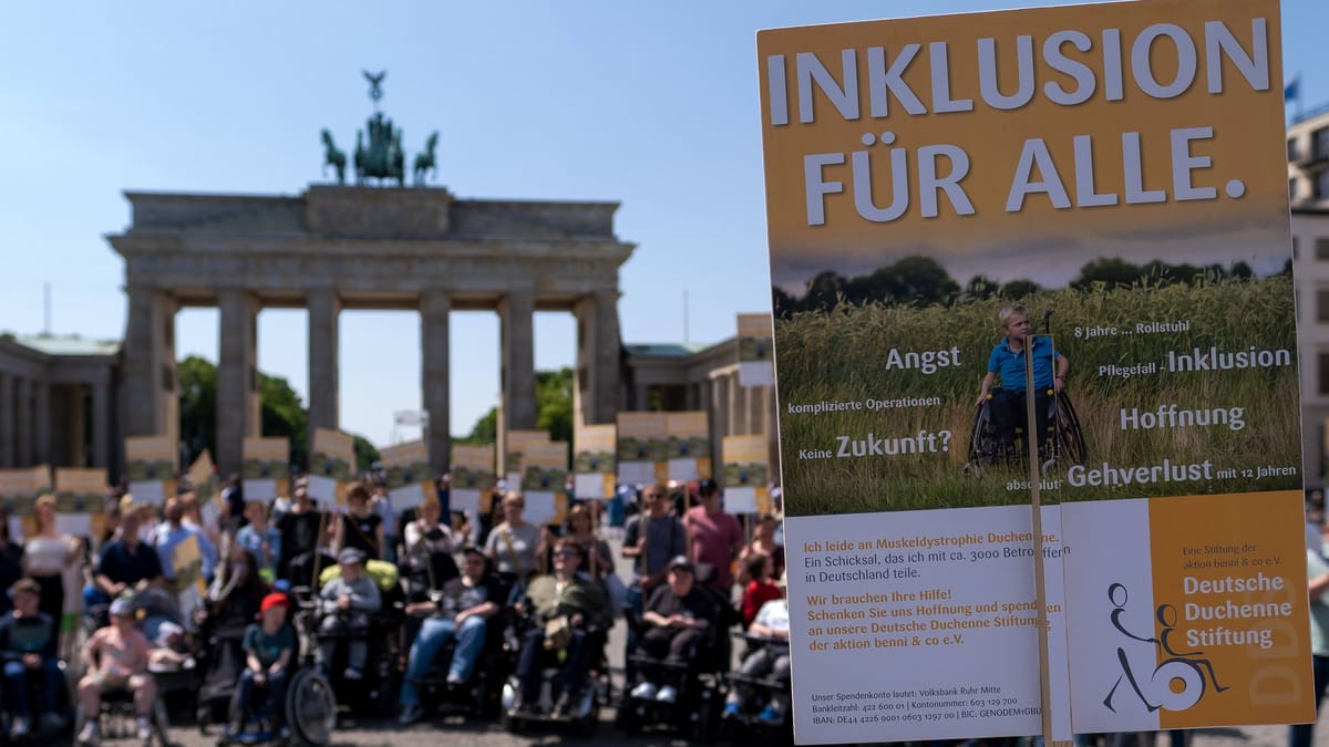 Helppool's tweet card. Wie weit kann und wird Inklusion von Menschen mit Behinderung gehen? Ein skeptischer Text auf t-online stößt auf Widerspruch bei der gehörlosen Aktivistin und Kommunalpolitikerin Julia Probst.