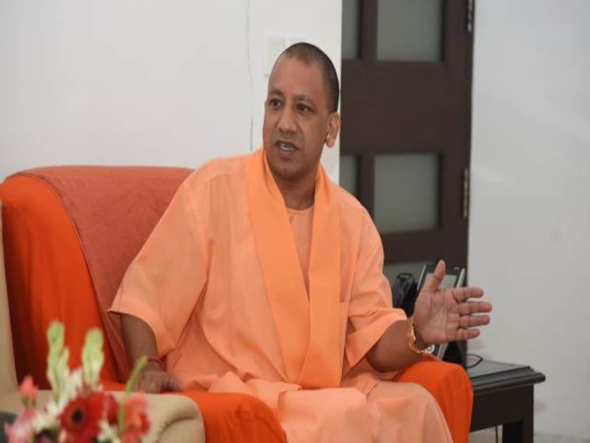 KanganaTeam's tweet card. मुख्यमंत्री योगी आदित्यनाथ  ने कहा है कि देश को एक अच्छी फिल्म सिटी की जरूरत है। उत्तर प्रदेश यह जिम्मेदारी को लेने के लिए तैयार है। हम एक उम्दा फिल्म सिटी तैयार करेंगे। फ़िल्म सिटी के लिए नोएडा,...,...