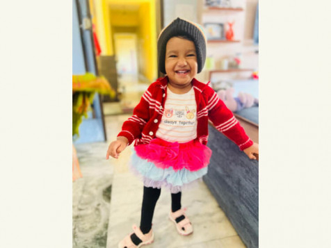 itss_aditya's tweet card. She’s full of life, but battling a rare disease called SMA. Her only chance is a one-time gene therapy – Zolgensma, costing ₹18 Cr upfront.