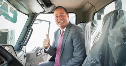 WapaTV's tweet card. Según la investigación, se trata de poco más de $1 millón en contratos de asesoría legal desde febrero de 2022.