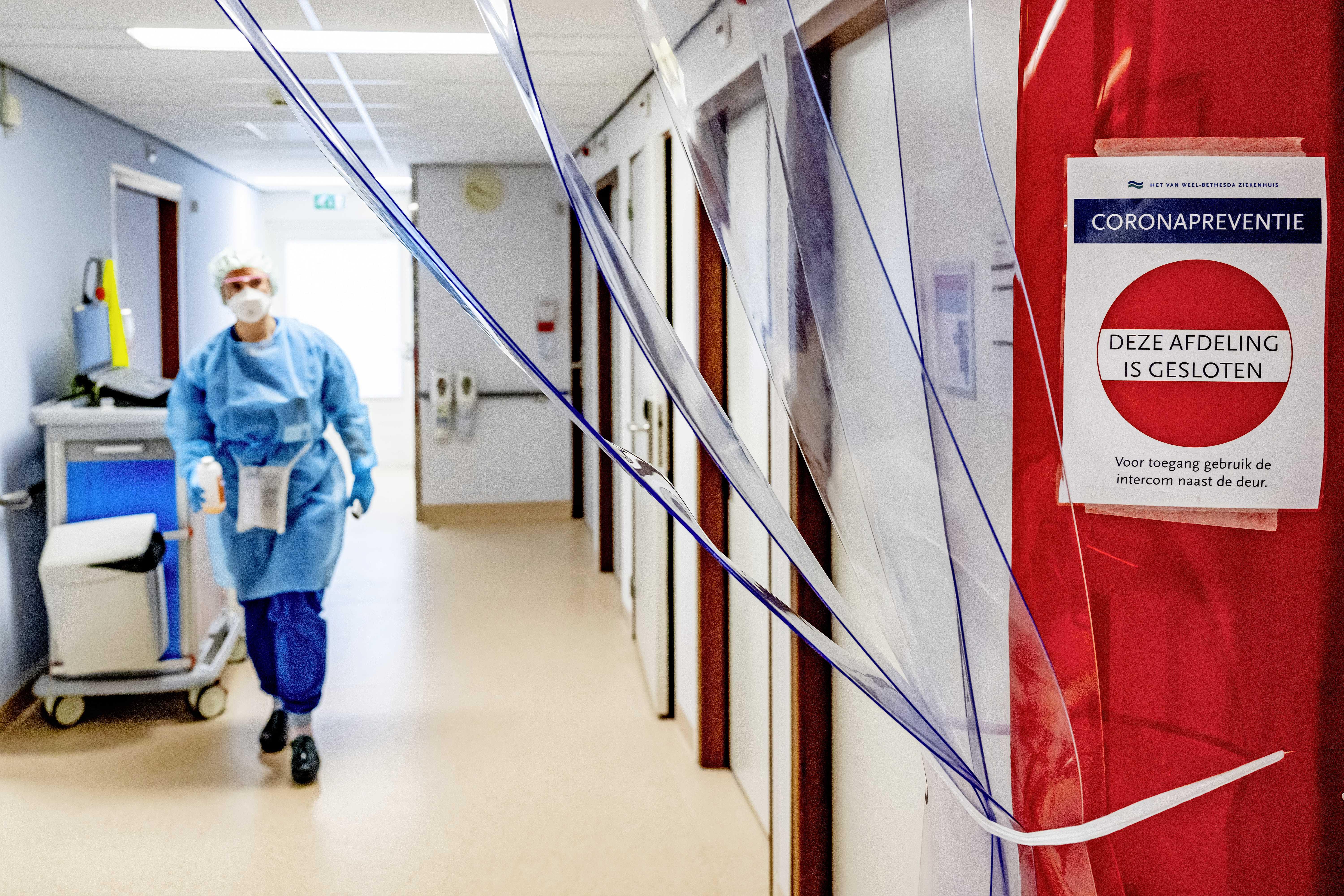 ArmandGirbes's tweet card. Het aantal coronapatiënten in de ziekenhuizen valt lager uit dan verwacht. Experts denken daarom dat het omslagpunt in de omicrongolf dichtbij is, mogelijk al binnen enkele weken. Bij voortzetting...