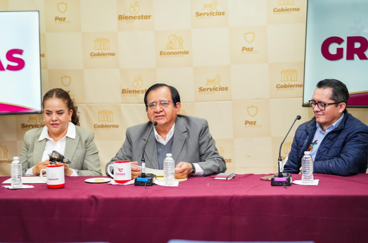 alinstantebajio's tweet card. Celaya, Gto. 18 noviembre 2025.- (Al Instante).- El presidente municipal de Celaya, Juan Miguel Ramírez Sánchez, advirtió que los directores de algunas paramunicipales que se aumenten los sueldos...