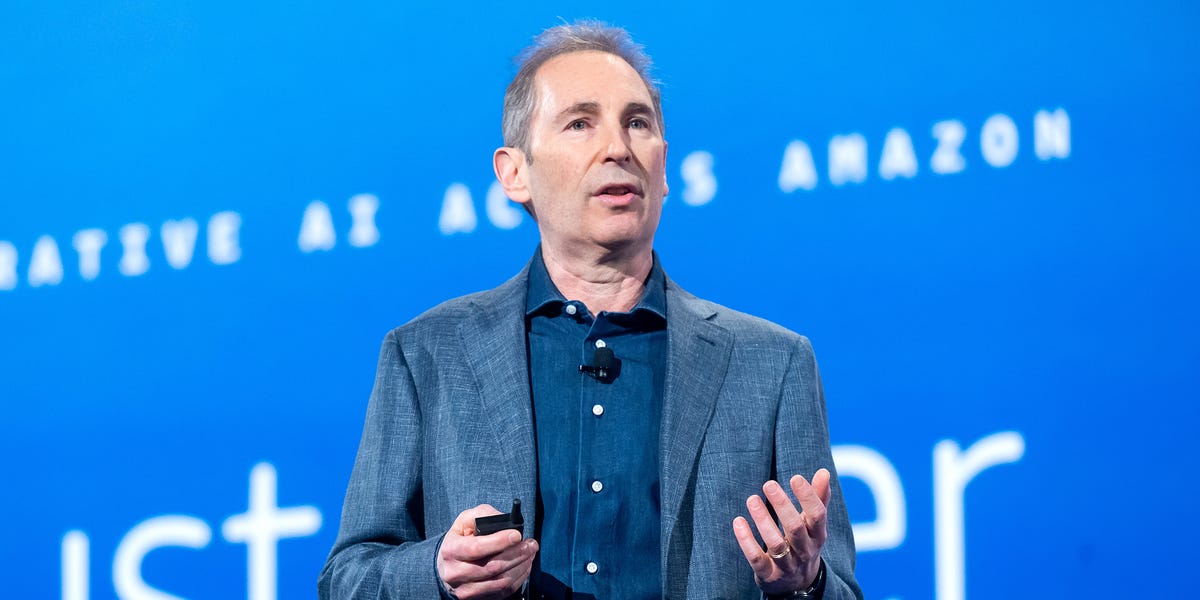 PumexTech's tweet card. Amazon revamps its compensation to reward its best employees, aligning with Big Tech trends of performance prioritization and cost control.