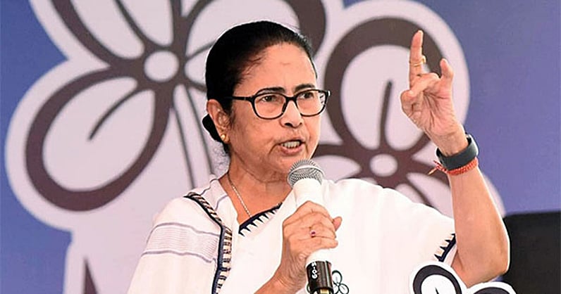 KannadaPrabha's tweet card. ಪುರುಲಿಯಾ: ಚುನಾವಣಾ ಪ್ರಚಾರದ ವೇಳೆ ಬಿಜೆಪಿ ನಾಯಕರು ದ್ವೇಷಪೂರಿತ ಭಾಷಣಗಳನ್ನು ಮಾಡುತ್ತಿದ್ದಾರೆ. ಆದರೂ ಚುನಾವಣಾ ಆಯೋಗ ಕಣ್ಣುಮುಚ್ಚಿ ಕುಳಿತಿದ್ದು, ಮಾದರಿ ನೀತಿ ಸಂಹಿತೆಯನ್ನು ‘ಮೋದಿ ನೀತಿ ಸ