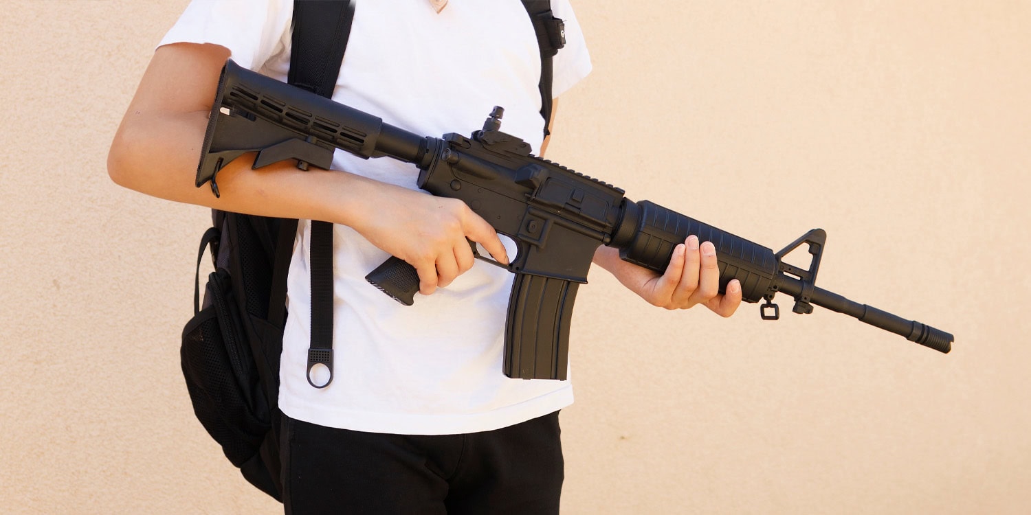 PsyPost's tweet card. Mass murderers tend to be either socially rejected young men or middle-aged men facing personal collapse, according to a new systematic review. The findings highlight how developmental stage and...