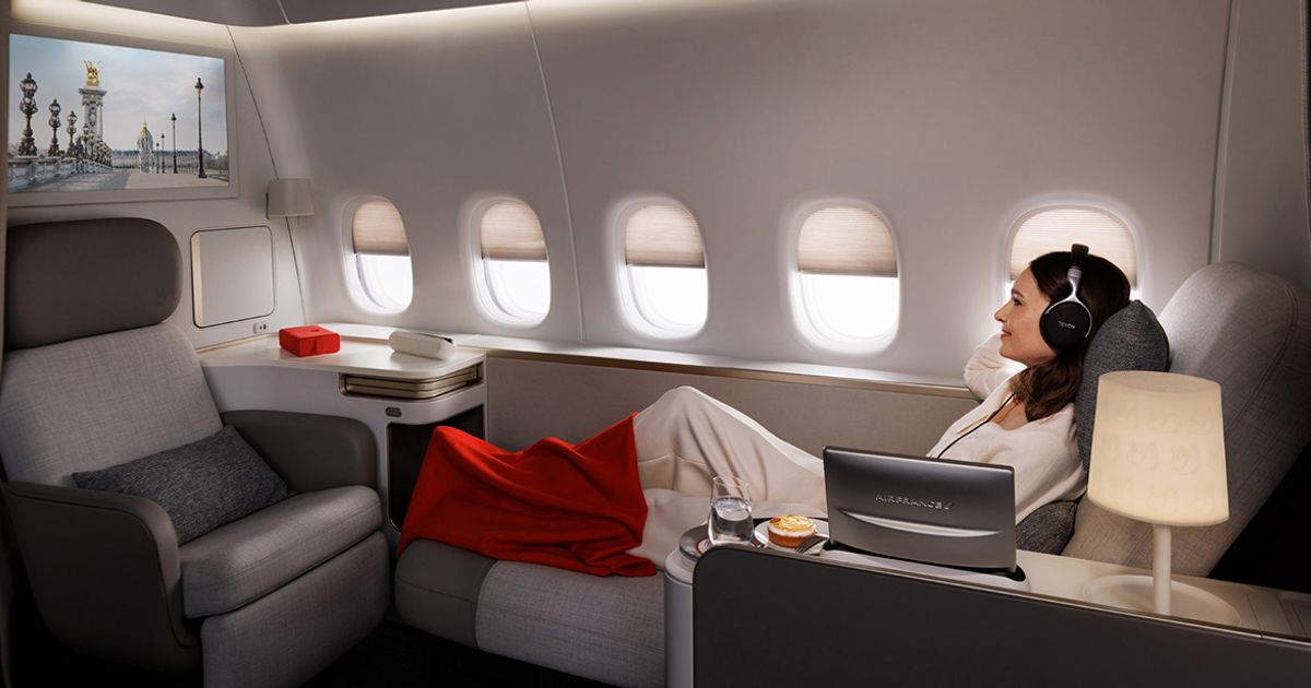 flight_hacks's tweet card. Get ready for a whole new level of luxury with these stunning new Air France La Première First Class Suites!