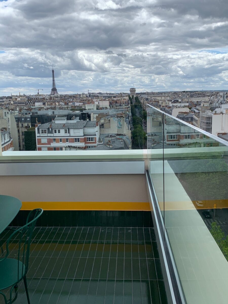 DomoSystemsFr's tweet card. Acheter et installer un garde-corps en verre sans poteaux avec une fixation à l'anglaise sur le muret d'un balcon au meilleur prix.