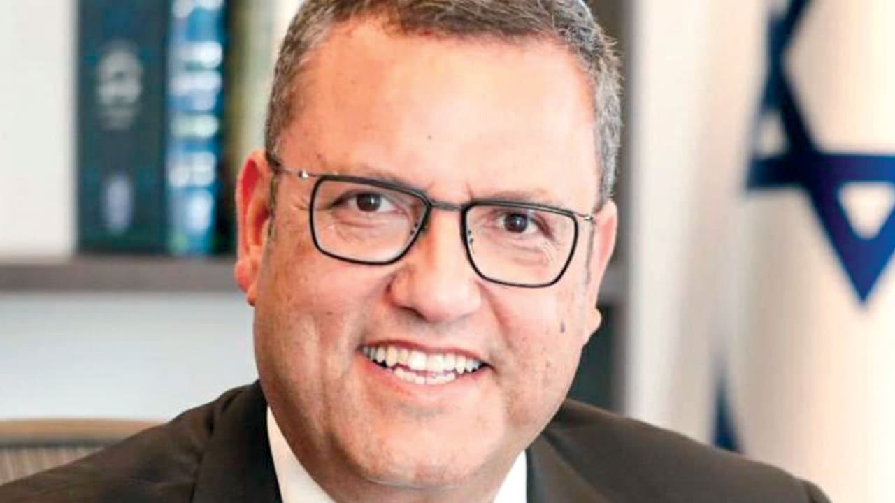 IsraelTechPR's tweet card. EasTech is a hi-tech complex on Saleh a-Din Street that will host hi-tech companies for free in exchange for hiring programmers from east Jerusalem. Israeli politicians' arrivals complicated things.