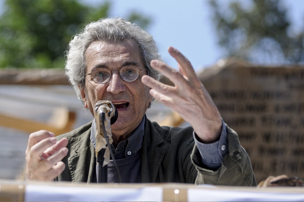 apstransglobal's tweet card. Quando mi è stato chiesto se volevo scrivere qualcosa su Toni Negri la prima cosa che ho pensato è stata: deve passare come minimo una settimana, se non di più, perché nei giorni immediatamente...