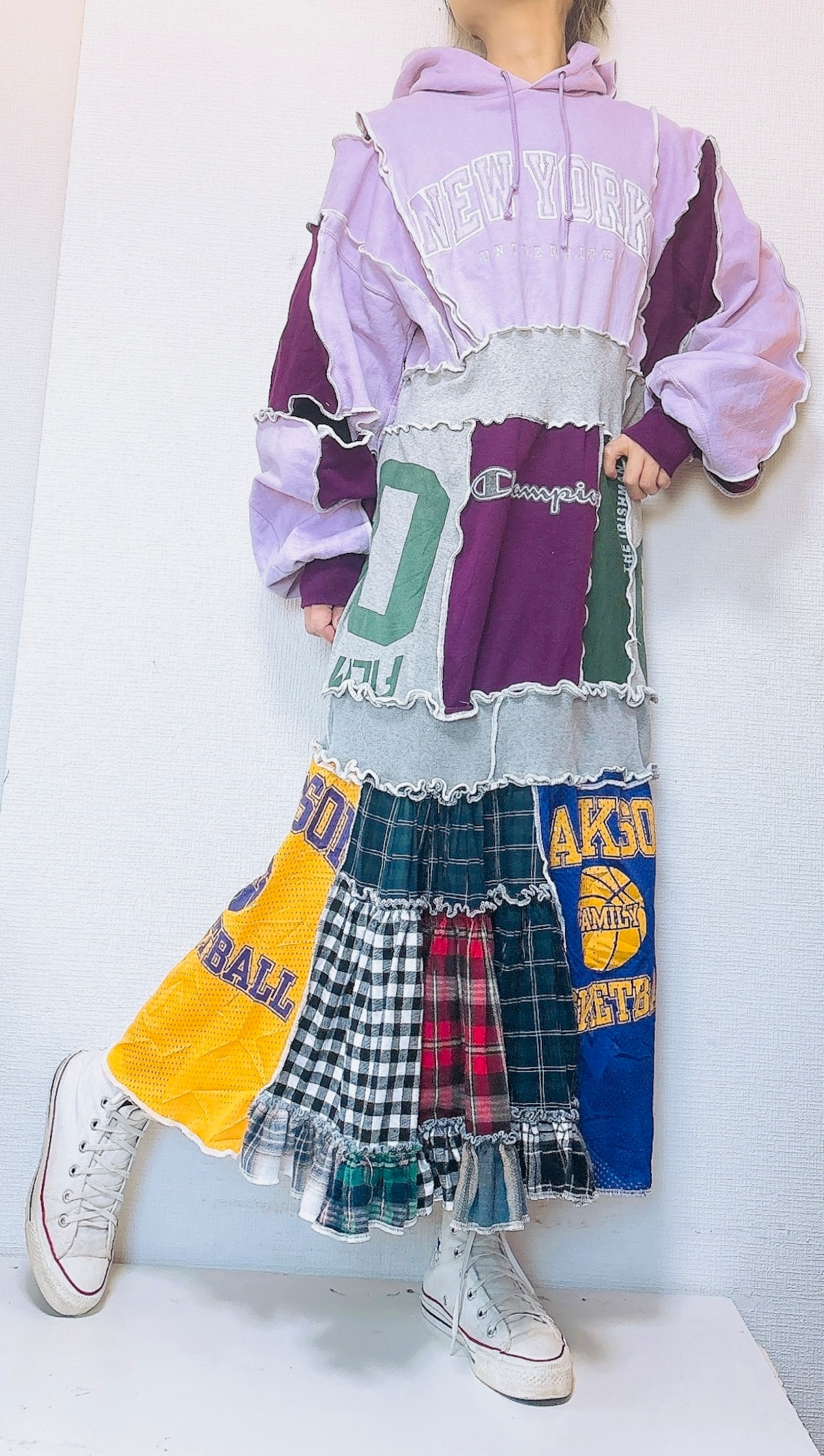 yokozxcv's tweet card. 好評につき再販です。裾チェックも歩くととっても可愛いです。誰ともかぶらない1点もの！寒い日は、中に着込めるオーバーサイズ感で長く着れます。1枚でコーデが決まって、インパクトもあるので急いでいる時にも便利。お腹やお尻が気になる方はコンセプトストア定番のデニムを腰に巻いてください。お洗濯も普通にできます。皺を伸ばして干して下さい。タンブラー乾燥はお避け下さい。着丈125cmバスト120cmゆき丈...