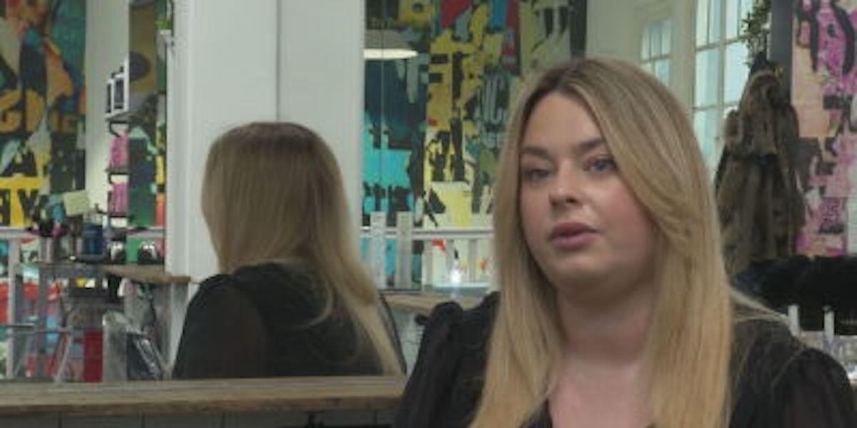 ManonJenkins's tweet card. Roedd Y Gweithgor wedi cael ei ffurfio gan Lywodraeth Cymru yn dilyn galwadau i sectorau cyhoeddus Cymru dreialu wythnos waith fyrrach