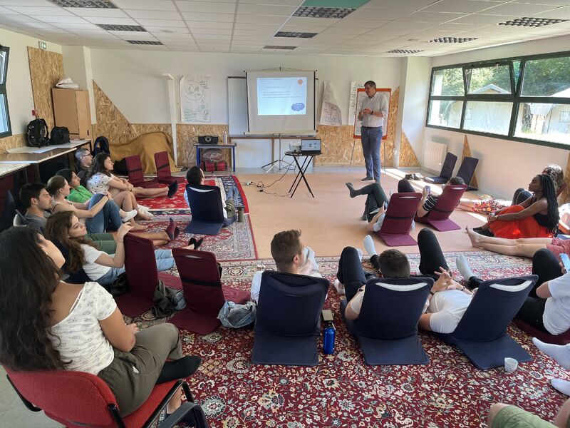 Bouchikhi's tweet card. L'équipe pédagogique de la #Masteracademy est fière de la confiance de la direction de Grant-Thornton France et la remercie de son ouverture à des expérimentations qui sortent de l'ordinaire. A ESSEC...