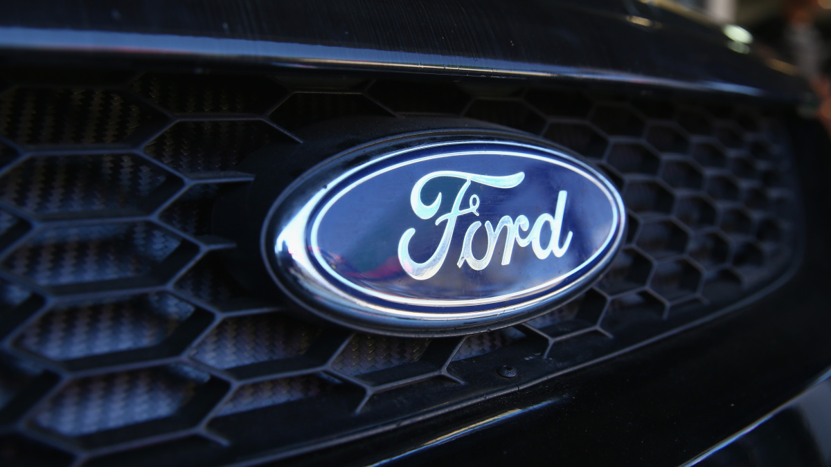 Elektronews's tweet card. In einem Hackerforum sind angebliche Kundendaten von Ford aufgetaucht. Es geht um insgesamt 44.000 Datenzeilen. Der Vorfall wird bereits untersucht.