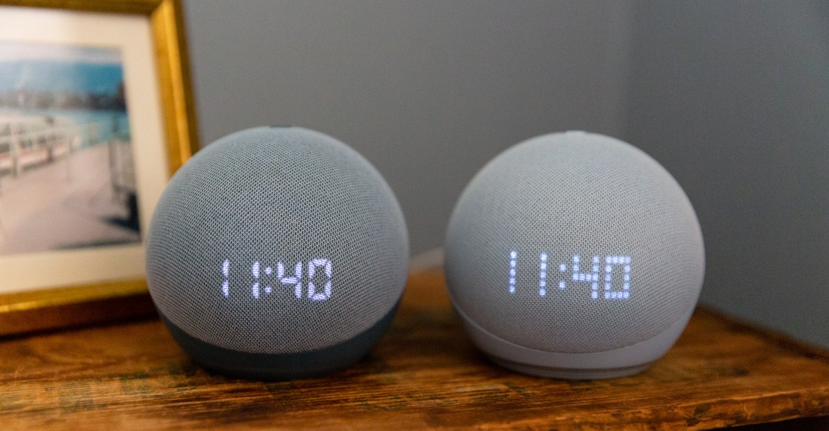 TomorrowNook's tweet card. Getting your smart lights to turn on when you need them and off when you don’t just got easier.