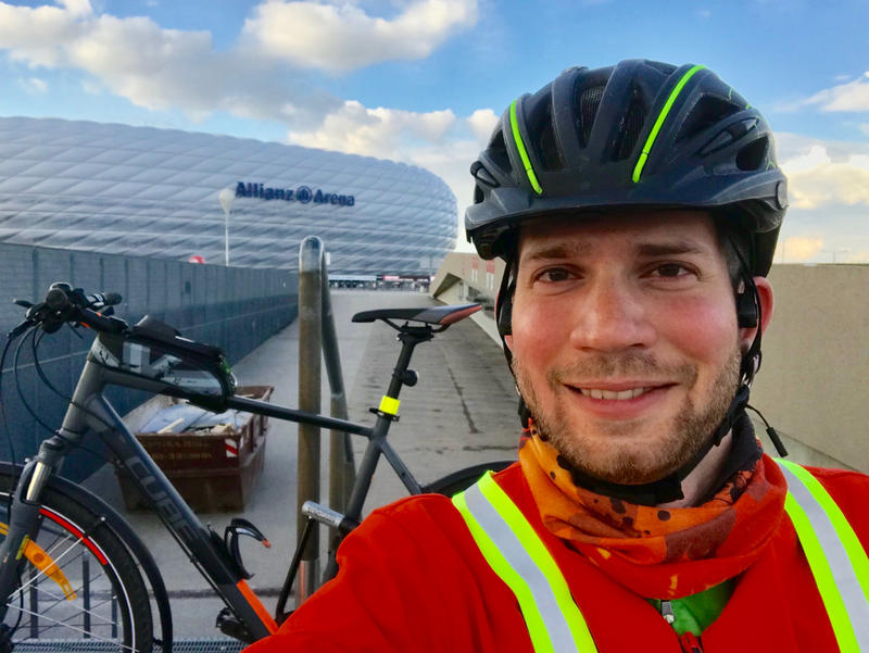 bakkpeter's tweet card. Woo-hoo! Few years ago it was only a dream, but now I’m standing in front of the Allianz Arena in Munich with one of my bikes. And it was only 11km from my apartment, not the 700 km distance from...