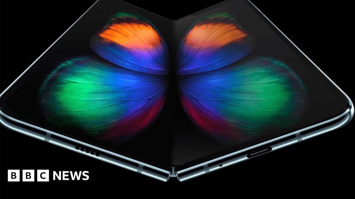 built_blog's tweet card. The "luxury" foldable-screened phone can run up to three apps at once when opened up into tablet mode.