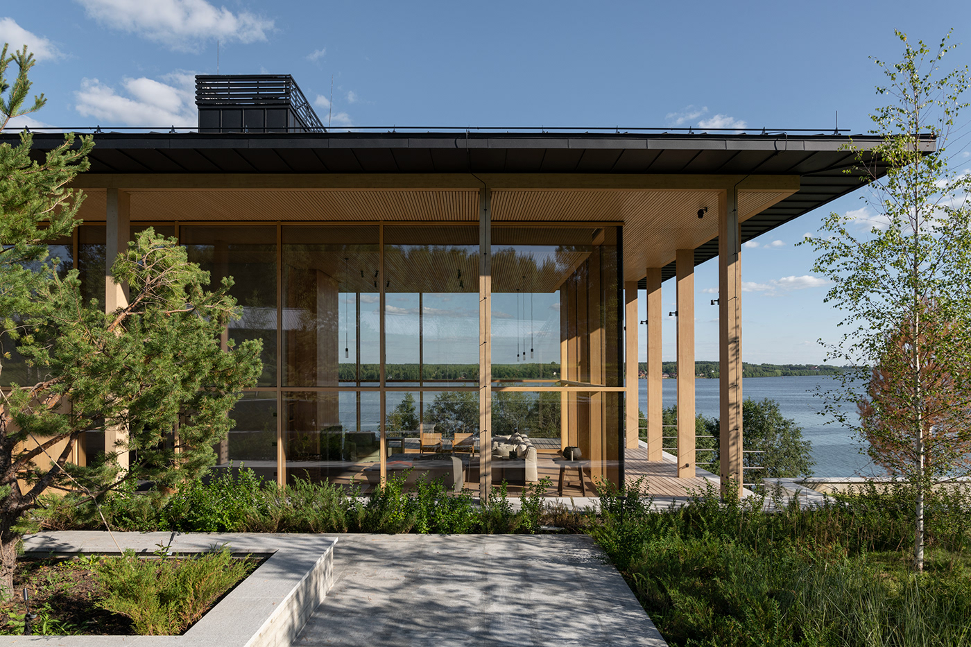 _spacemakers_'s tweet card. Villa Volga I F A S (t)