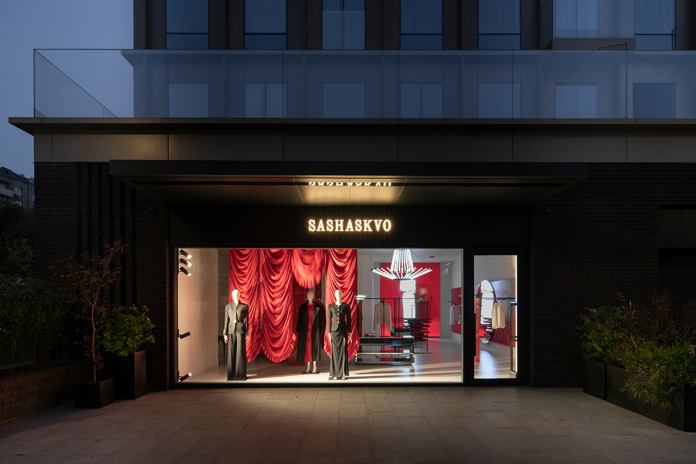 _spacemakers_'s tweet card. The interior, as well as the brand concept, immerses guests in the world of art and beauty. The theme of theater and restrained solemnity permeates the style of the brand and the interior of the...