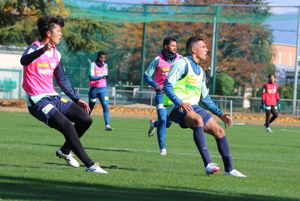 yamanashifb's tweet card. 「日体大のポテンシャルモンスター・FWスタチオーリ・ミケーレが練習参加」【練習場から】