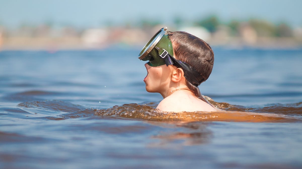 david_walgis's tweet card. Bald neigen sich die Sommerferien zu Ende. Und mit ihnen die schönste Zeit des Jahres. Unser Autor erinnert sich.