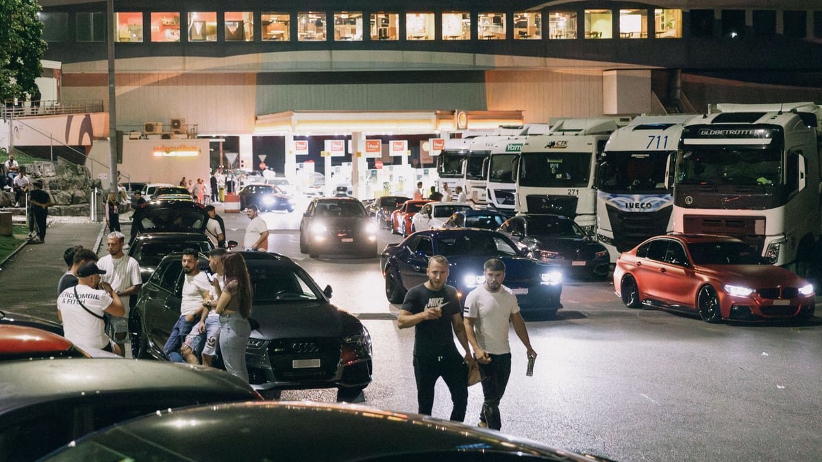 david_walgis's tweet card. Während der Pandemie wurden sie zum Feindbild: Autoposer. Regelmässig treffen sich jene, die Autos lieben, an der Autobahnraststätte in Würenlos. Wir haben uns dort umgehört – und sind auf eine Szene...