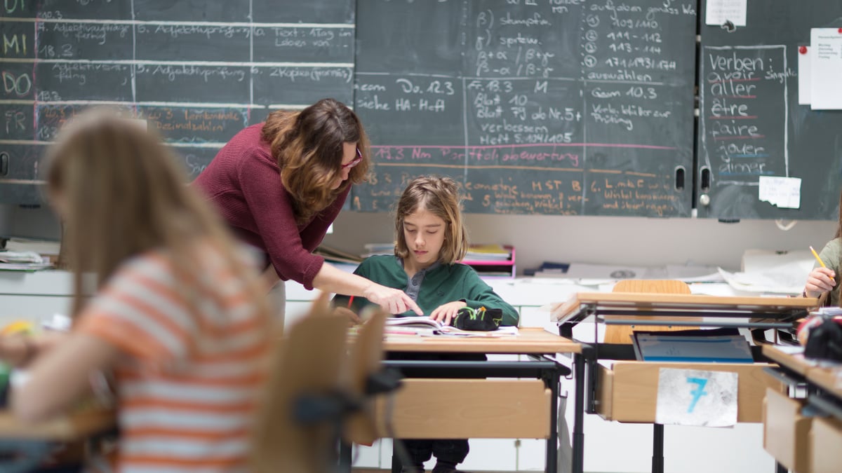 david_walgis's tweet card. Seit Jahren fordert die Politik genaue Zahlen zur Anzahl Lehrpersonen ohne Diplom. Und seit Jahren blockt der Kanton. Doch der Bund hat die Daten. Warum?