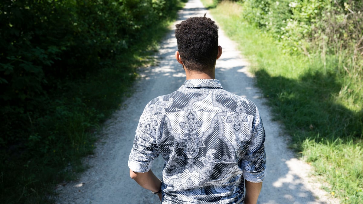 david_walgis's tweet card. Bereket Tesfu aus Eritrea wird abgewiesen – und lebt ein Leben ohne Perspektive in der Schweiz. Ahmad Ahmadi und Dildar Sulaymani aus Afghanistan hatten ein Leben ohne Perspektive – und dürfen...