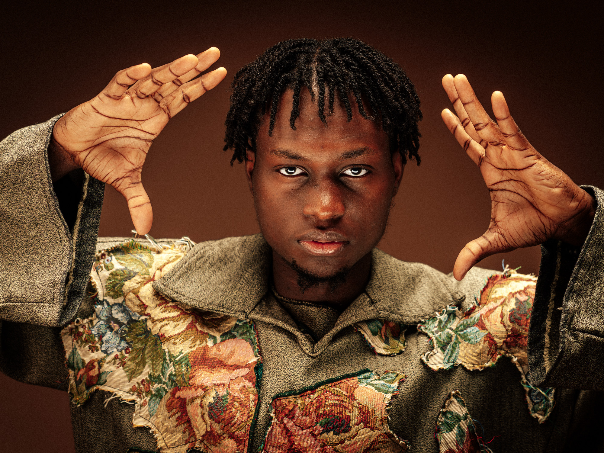 rewmiofficiel's tweet card. C’est un jeune entrepreneur, Beatmaker, guitariste et producteur sénégalais, une partie de sa famille est originaire du Bénin. Engagé dans la promotion de