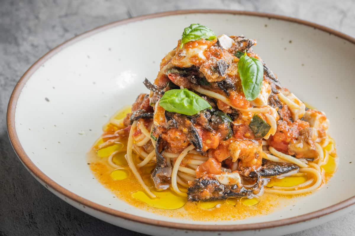 AlanBergo's tweet card. Capellini pasta, angel hair, or spaghetti with a fresh sauce of tomatoes, tomato sauce, wild mushrooms, garlic and fresh mozzarella.