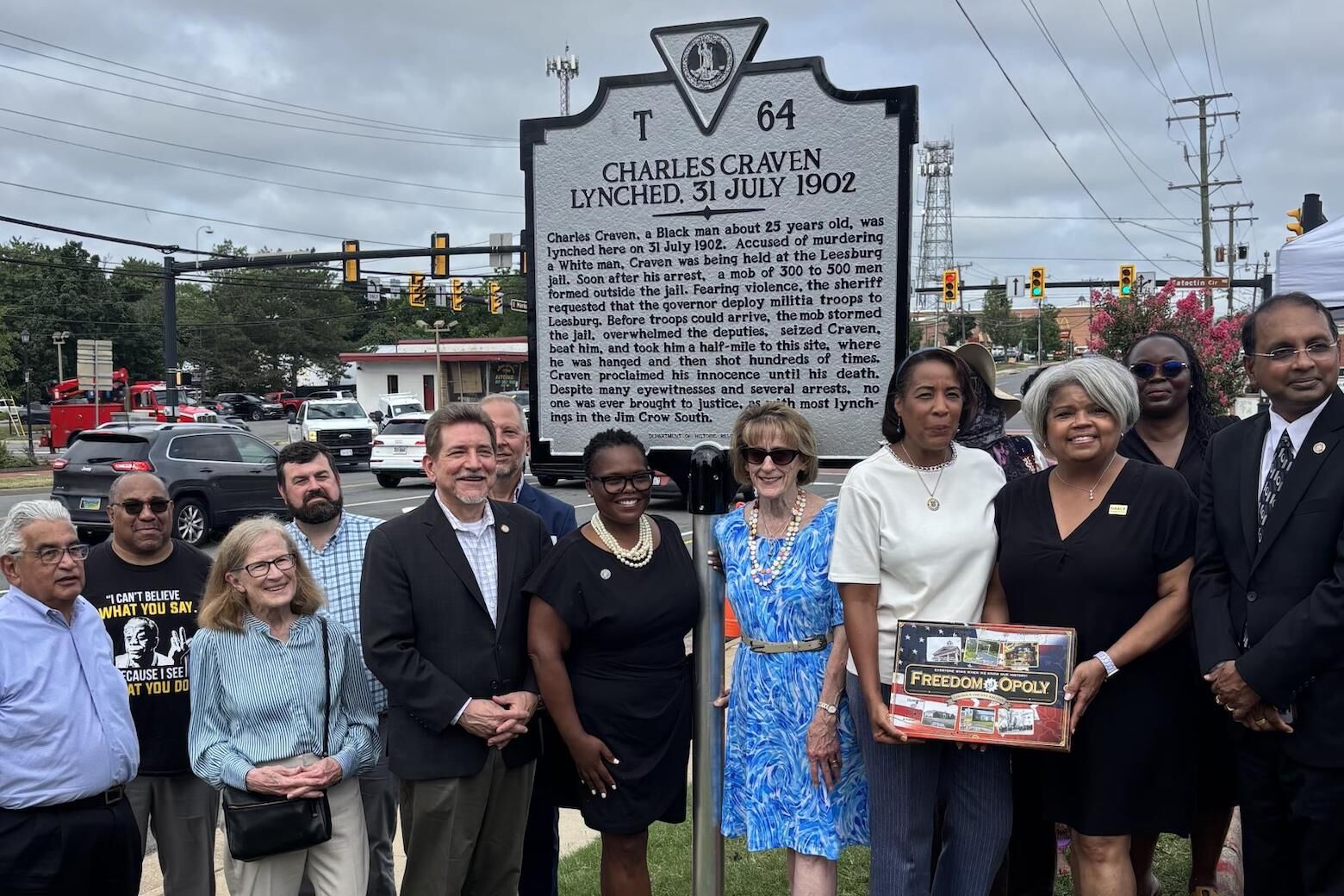 GianlucaJS's tweet card. The sign at the intersection of East Market Street and Catoctin Circle in Leesburg, Virginia, marks the site where 25-year-old Charles Craven was lynched in 1902.
