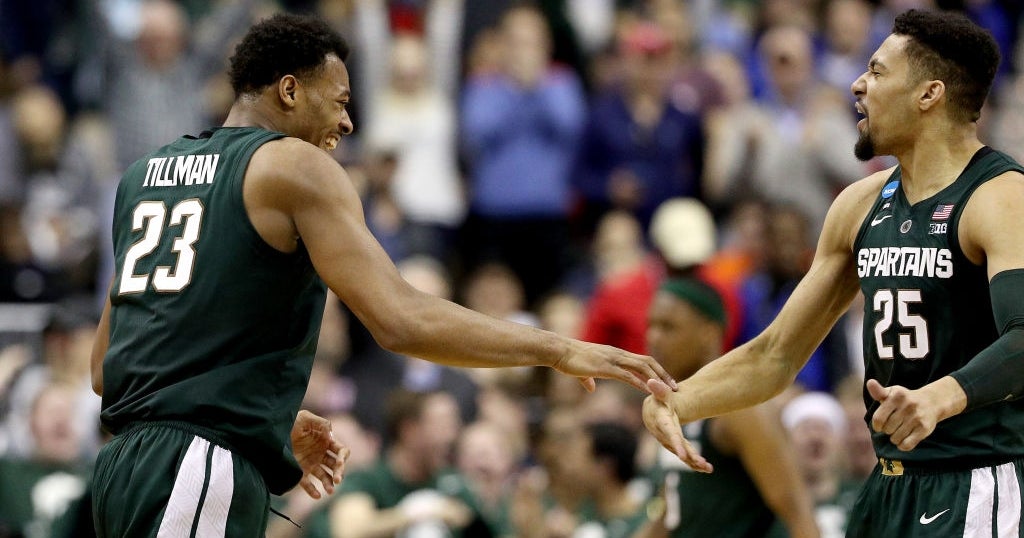 SCHoopsRefs's tweet card. There are 900 Division-I men's basketball referees. A team analyses each of them and eventually 100 get picked for the NCAA tournament.