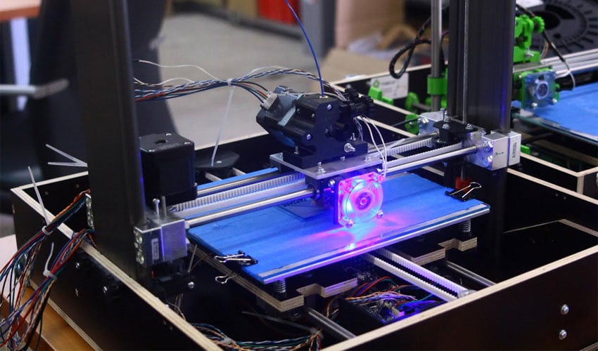 3Dnatives_FR's tweet card. Tobeca est un fabricant français d'imprimantes 3D sur-mesure, davantage tournées vers les professionnels et les industriels