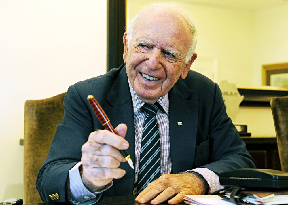 WeekendArgus's tweet card. As the Ackermans sell down their stake in Pick n Pay, what does this mean for the future of the retailer and its leadership?