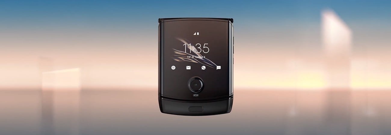 CellDigital's tweet card. Aparelho tem formato do popular Motorola V3, mas com tela que ocupa toda a região interna; saiba mais sobre o dobrável Razr.