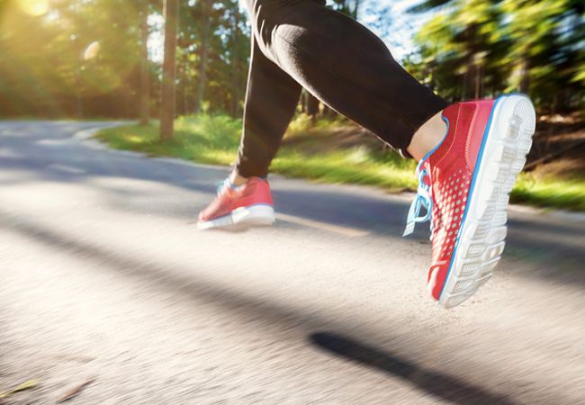 bas_vanderwerf's tweet card. Lichaamsbeweging: Veel westerlingen zitten elke dag zeker acht uur stil. Dat dit hun lijf onherstelbare schade berokkent, was al bekend. De remedie nu ook: dagelijks een uur flink bewegen.